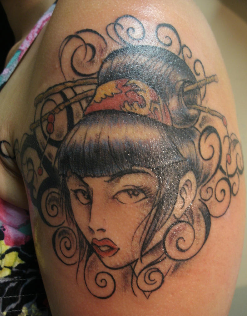 Women Shoulder Japanese Geisha Tattoo Picture 3