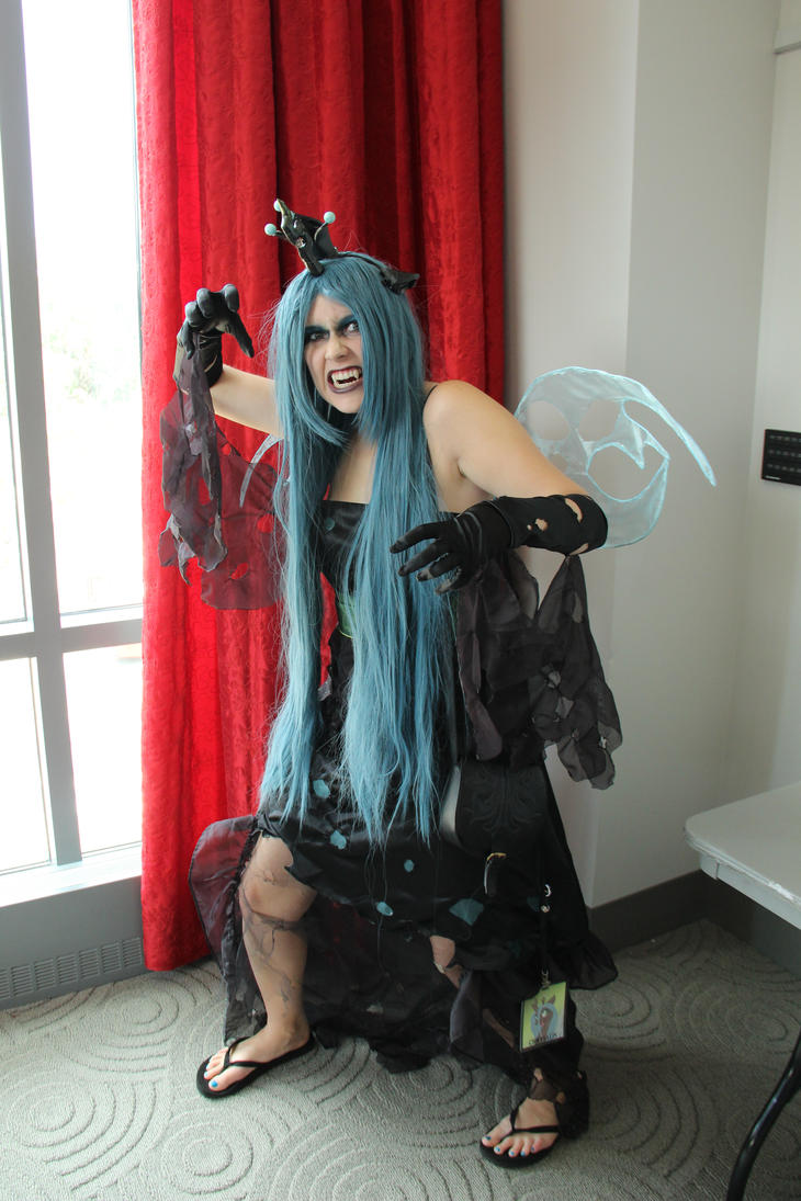 queen_chrysalis_at_trotcon_by_vervv-d58d